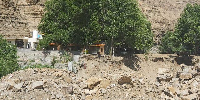 سیل ۲۰۰ متر از جاده چالوس را تخریب کرد