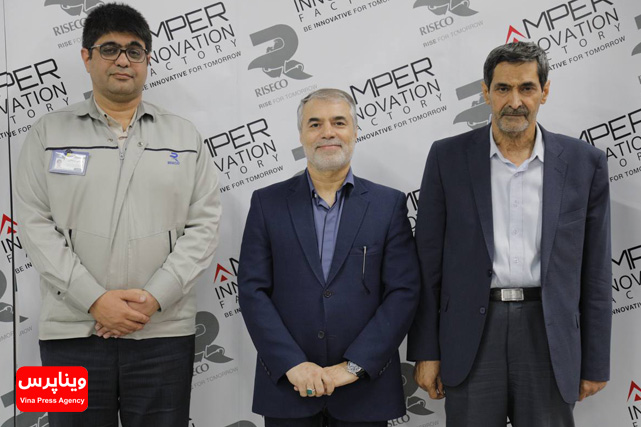 خودرو خودران منوچهر منطقی بازدید از کارخانه نوآوری آمپر